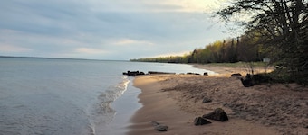 2-bedroom cabin & lake access on Madeline Island: Waker at Soulshine