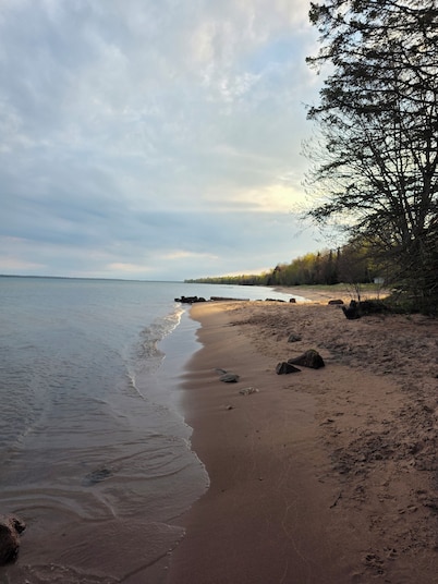 2-bedroom cabin & lake access on Madeline Island: Waker at Soulshine