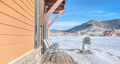 Coursefront Condo with WiFi, Gas Fireplace, Private Washer/Dryer, and Gas Grill