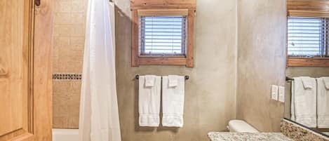 Dusche, Haartrockner, Handtücher