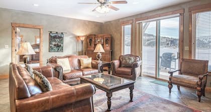 Coursefront Condo with WiFi, Gas Fireplace, Private Washer/Dryer, and Gas Grill