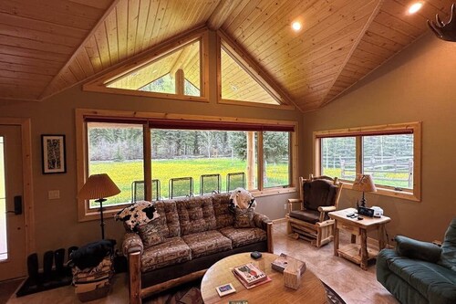 Riverfront home with amazing views, fireplace & washer/dryer