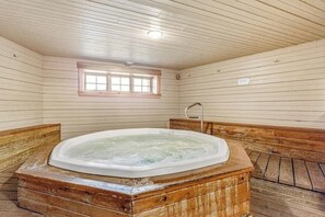 A wooden interior with a hot tub, wooden benches, and a small window. - One Mile to Slopes with Gas Fireplace, Balcony & Shared Hot Tub/Sauna/Steam Room (Steamboat Springs)