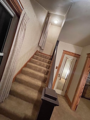 Interior - 3-bedroom house in welcoming Lebanon with cool AC comfort (Lebanon)