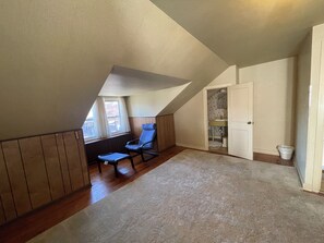 Interior - 3-bedroom house in welcoming Lebanon with cool AC comfort (Lebanon)