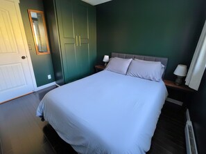 2 bedrooms, desk, iron/ironing board, free WiFi