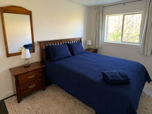 2 Schlafzimmer, Schreibtisch, Bügeleisen/Bügelbrett, kostenloses WLAN