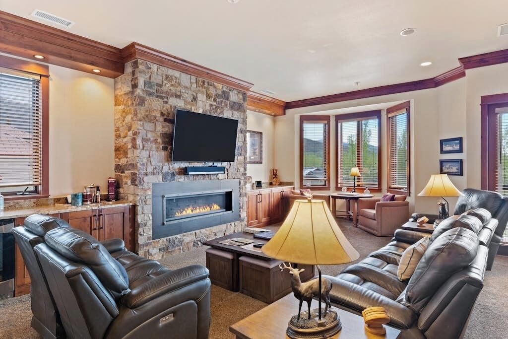 TV, fireplace, stereo