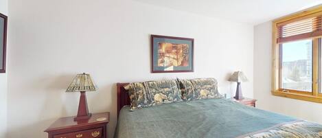 Bügeleisen/Bügelbrett, Reisekinderbett, kostenloses WLAN, Bettwäsche