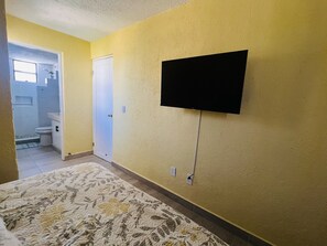 Iron/ironing board, WiFi, bed sheets - 2-Bedroom Condo in Beautiful San José del Cabo. Near Beach and Attractions. (San José del Cabo)