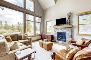 Unclassified image, 2 of 24, button - Retreat with private hot tub, firepit, W/D and shuffleboard (Fraser)