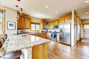 Unclassified image, 4 of 24, button - Retreat with private hot tub, firepit, W/D and shuffleboard (Fraser)