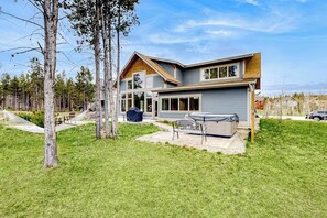 Unclassified image, 5 of 24, button - Retreat with private hot tub, firepit, W/D and shuffleboard (Fraser)