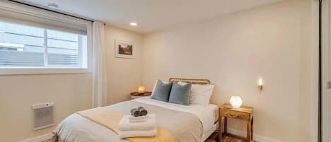 Iron/ironing board, WiFi, bed sheets