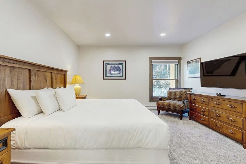 Desk, iron/ironing board, travel crib, free WiFi