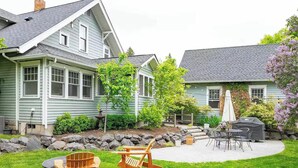 A house with a patio, outdoor seating, and a barbecue area. - Lovely 4-bed/2-bath house with plenty of space for large groups (Moscow)