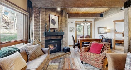 The Lodge at Steamboat B104 Inviting condo 1 block from gondola with pool, hot tubs & washer/dryer