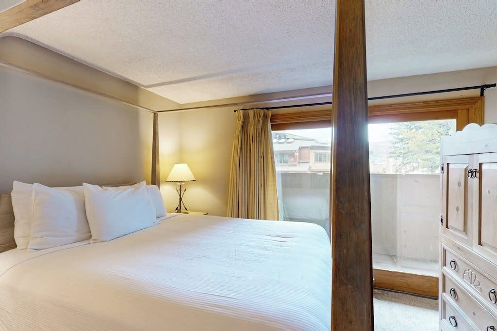 Desk, iron/ironing board, travel crib, free WiFi