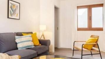 Deluxe Apartment | Living area