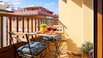 Deluxe Apartment | Outdoor dining
