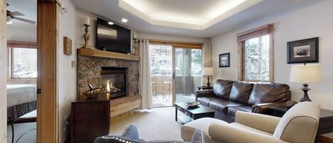 TV, fireplace