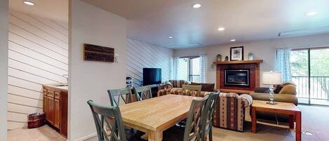 TV, fireplace, stereo