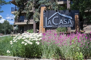 A sign for 'LA CASA On The Mountain' with a building in the background. - Top-level condo close to summer fun with grills, hot tubs & parking (Steamboat Springs)