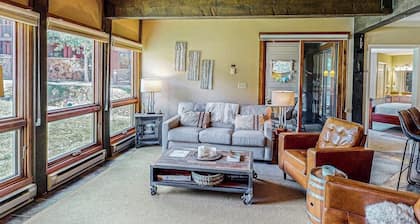 Ground-floor chalet near Steamboat Ski Resort with pool, hot tubs & washer/dryer