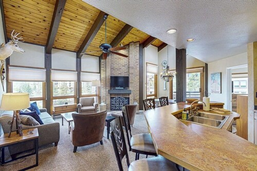 Steamboat Springs condo with pool, hot tub & balcony