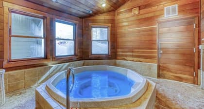 Steamboat Springs condo with pool, hot tub & balcony