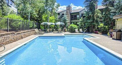 Steamboat Springs condo with pool, hot tub & balcony