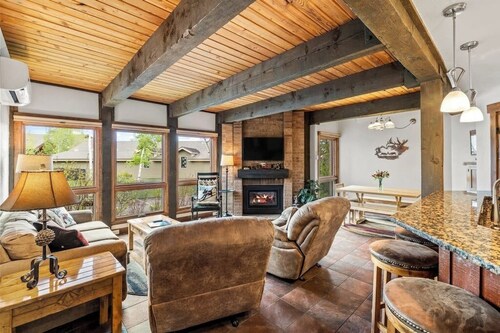Steamboat home with washer/dryer, pools & hot tubs - near ski lifts