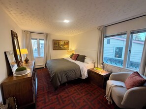 Iron/ironing board, WiFi, bed sheets - Peaceful 2-bedroom apartment in lovely Anchorage for your stay (Anchorage)