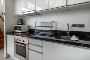 Private kitchen - Lavender Private Pool Villa, Rawai , Phuket (Nai harn, Rawai)