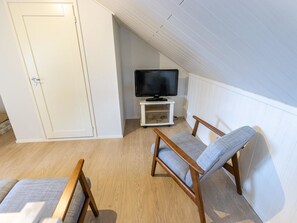 TV, DVD player - Maahisenrinne 1 a 1 by Interhome (Äkäslompolo)