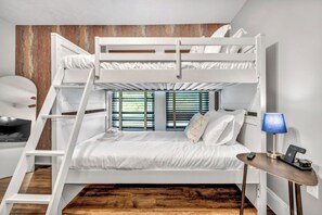4 bedrooms, iron/ironing board, WiFi, bed sheets