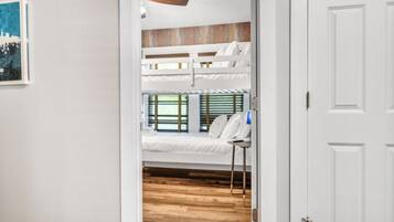 4 bedrooms, desk, iron/ironing board, free WiFi