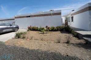 Property grounds - Perfect 3-bedroom Modern and Spacious Beach House (Manabí)