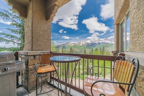 Elegant Mountain Condo
