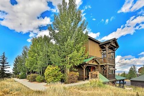 A two-story lodge with a balcony, surrounded by trees and a clear sky. - Amazing home close to Granby Ranch with shared hot tub, pool, & WiFi (Granby)