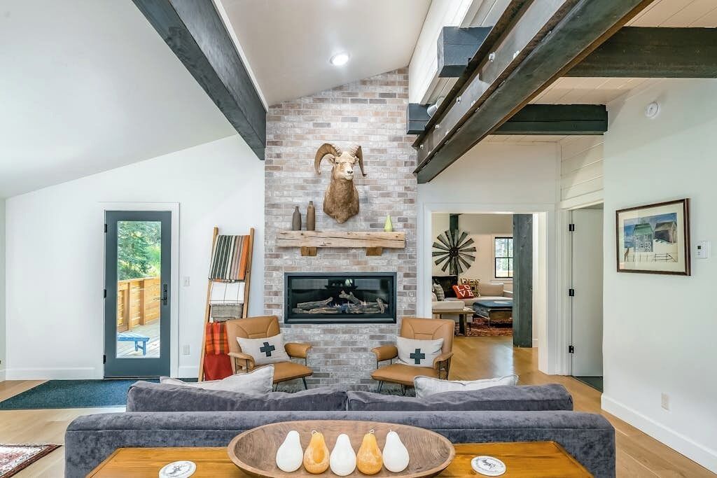TV, fireplace, stereo