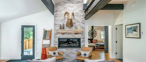 TV, fireplace, stereo
