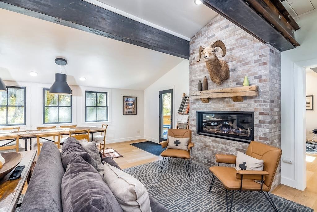 TV, fireplace, stereo