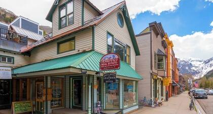 Charming mountain condo with incredible location above main street & WiFi
