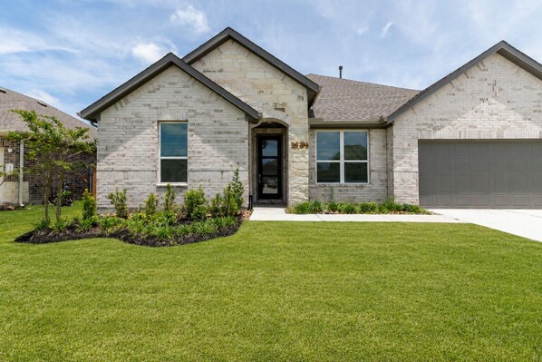 Exterior - Angel Lagoon water park property- family friendly EV charger (Dayton)
