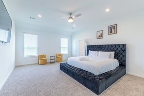 Room - Angel Lagoon water park property- family friendly EV charger (Dayton)