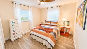 Iron/ironing board, WiFi, bed sheets - 3-bedroom pool home, near gulf coast beaches (Rotonda West)