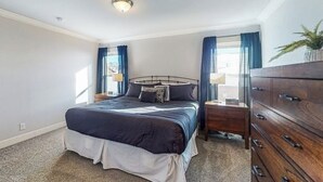 4 slaapkamers, een strijkplank/strijkijzer, gratis wifi, beddengoed