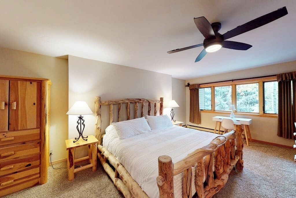 3 bedrooms, travel cot, free WiFi, bed sheets