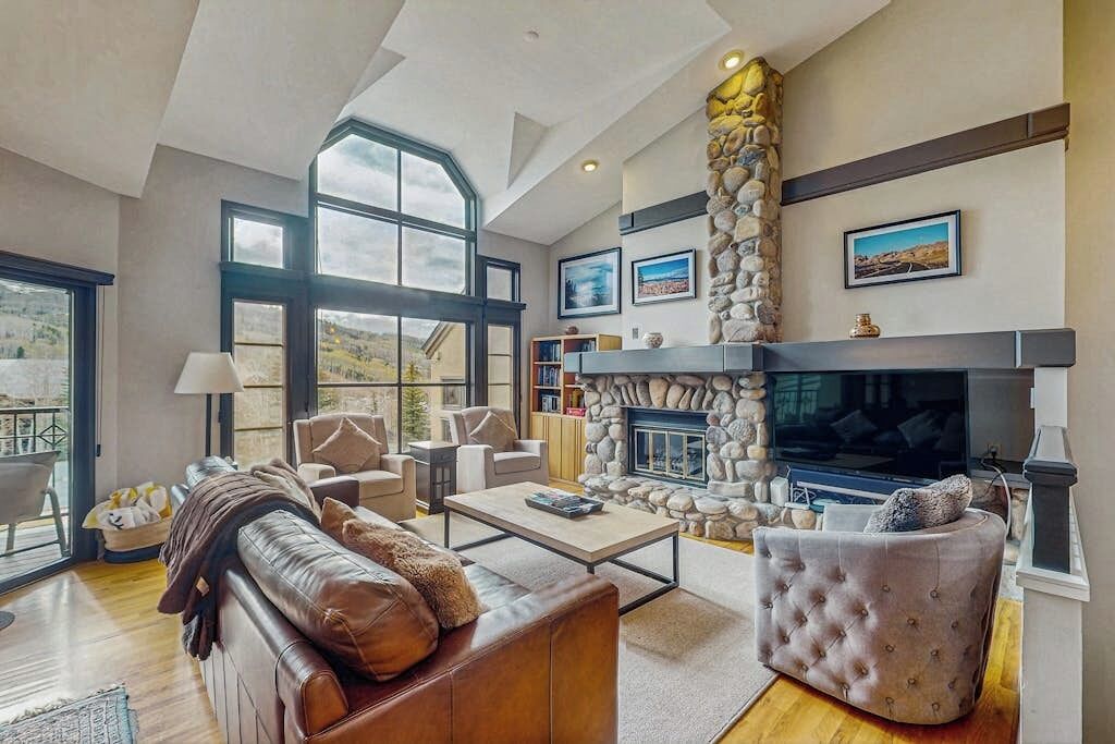 TV, fireplace, DVD player, books